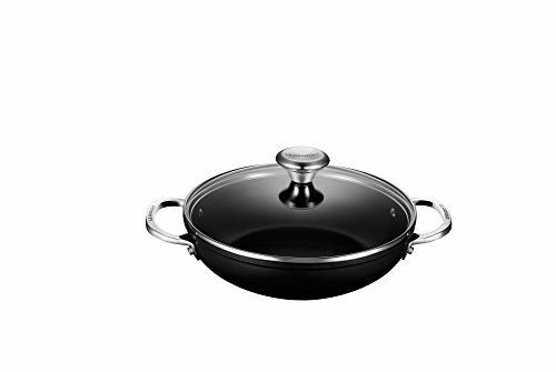 Le Creuset टफन नॉन-स्टिक शैलो कैसरोलब्रेज़र ग्लास लिड के साथ, 2.5 qt.