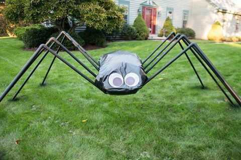 diy विशाल मकड़ी सजावट