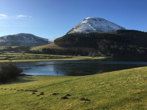 Keswick, Cumbria में Thornleigh Guest House से पहाड़ और झील का दृश्य