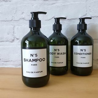 ग्रीन बाथरूम की बोतलें -shampoo -कंडिशनर बॉडी-वाश साबुन की बोतलें, पुन: प्रयोज्य पंप मशीन की बोतलें सेट। बाथरूम के सामान कस्टम शब्द