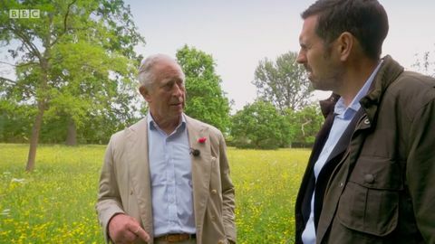 एडम फ्रॉस्ट ने प्रिंस चार्ल्स से जैव विविधता के मुद्दे पर बात करने के लिए मुलाकात की - बीबीसी के गार्डनर्स वर्ल्ड
